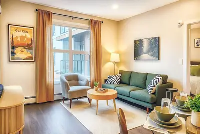 Image de Downtown Adventure Basecamp w/ Gear Room