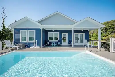 Image de Canalside Blue Heron: Stunning Home with Pool, Waterway Views