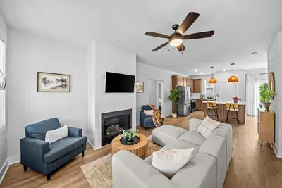 Image de 2 Min. to Downtown Simpsonville/5 Private Bedrooms
