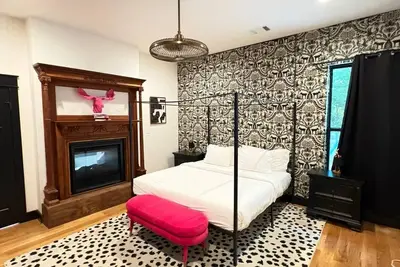 Image de Designer Retreat Pool, Fire Pit, Events, Sleeps 18
