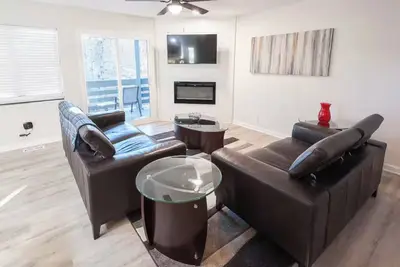 Image de Modern 2br/2ba peaceful forest-view condo in Westminster, near Lakes and Clemson