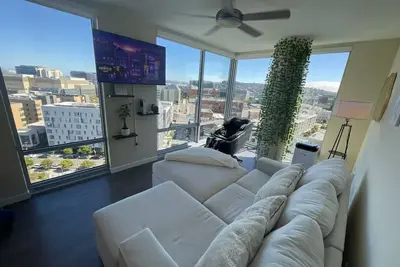 Image de Skyline & Ocean Views I Faith-Filled Sf Stay + Gym