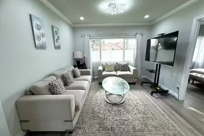 Image de Single Cozy House /private amazing fenced backyard