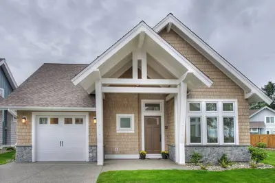 Image de Spacious Ocean View Cottage Steps from the Beach!