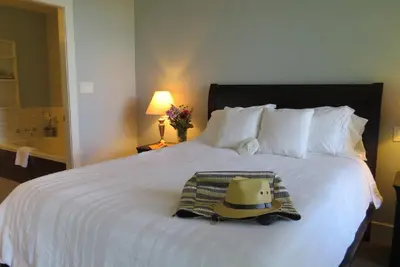 Image de Beautiful Seaside Condo Next To Rathtrevor Beach!