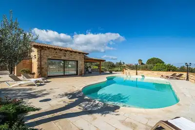 Image de Villa DelMarmo: Salt Pool Amid Olives
