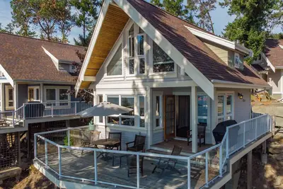 Image de Bright Ocean View Cottage on Pender Island!