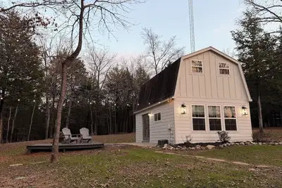 Image de Pond-View Cabin on 30 Acres / Dock + Fire Pit + Wildlife / Sleeps 4