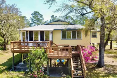 Image de Blackwater Haven - Waterside 3 Bedroom Home with Boat Slip and Under House Bar