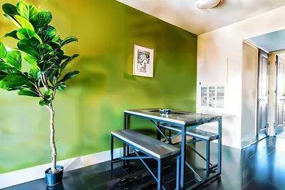 Image de Prime Spot | Cozy Bed, Pool + Free Parking