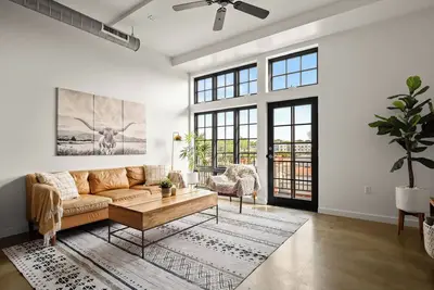 Image de The Longhorn Loft: Modern East Austin loft with 2 queen beds, 2 baths