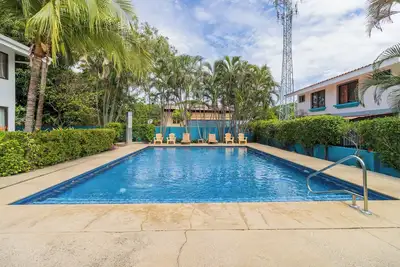 Image de Sun-Kissed 2br Oasis — A Pool & 5-Min to the Beach