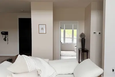 Image de 10-Acre BoQ/Pec Estate, Waterfront, 3br Ensuite & Walk-in, +1br, Gourmet Kitchen