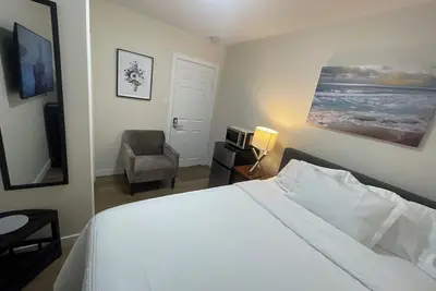 Image de Femz - cozy room in a shared basement suite