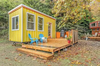 Image de Bright and Colorful Tiny Home for Two - Unique Northwest Vacation Rentals