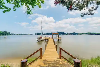 Image de 7+ Acre Private Waterfront Gem in Colonial Beach
