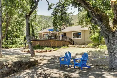 Image de Dock, Slip & Launch: Waterfront Home on Clear Lake