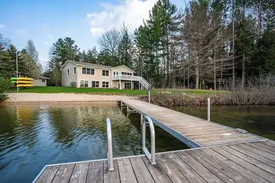 Image de Large Beach Front Property, 3 Kayaks Include!