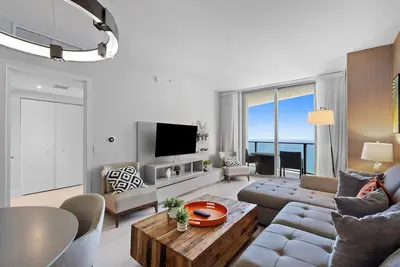 Image de ★★★★★ Beachfront Condo At Lyfe Resort. Direct Ocean-Views. Resort Amenities.