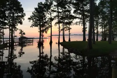 Image de Daybreak at The Dock House, 4-bedroom house located on beautiful Caddo Lake