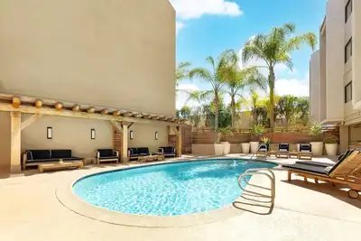 Image de Your Ultimate Leisure Stay Near Lake Calabasas Park! 3 Spacious Units, Pool