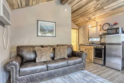 Image de Granite Peak Getaway in the woods. Close to Mt. Rushmore.