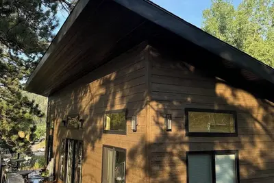 Image de In the center of all the Black Hills has to offer, The Elkhorn Cabin