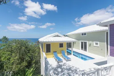 Image de Experience tropical living at Casa Afortunada, 4-bedroom home with stunning ocean views.