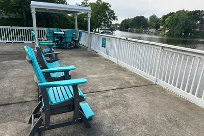 Image de 3 Bedroom Suite, just steps from Indiana Beach with lake access and more!