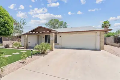 Image de Charming 2-bedroom house in brilliant Glendale with an office, WiFi, A/C & pool