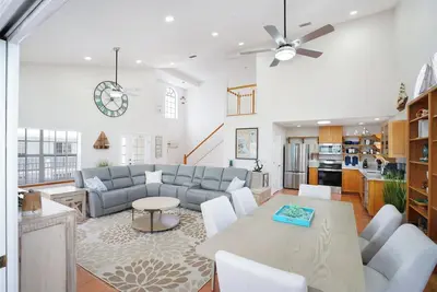 Image de 4/3 condo a block from beach with golf cart
