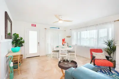Image de 2br/2ba Wfrt Condo with Dock near beach #3