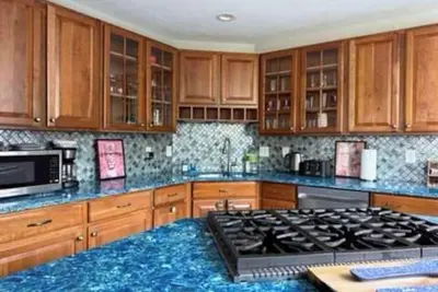 Image de Waterfront House with Pool, Hot Tub & Fire Pit