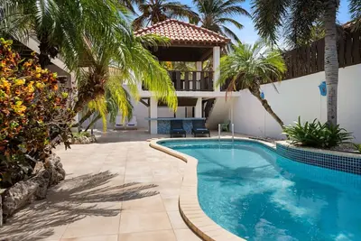 Image de Spacious Villa near Beaches w Pool