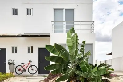 Image de Sunny Villa v2 · 3 bedrooms · 3. 5 beds