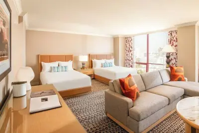 Image de 1-Bedroom Suite at a 4⭐️ Hotel