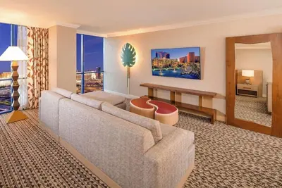 Image de 1-Bedroom Suite at a 4⭐️ Hotel