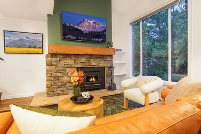 Image de Modern Mountain Retreat in Snowater – Newly remodeled Condo Near Mt. Baker, Sleeps 5!