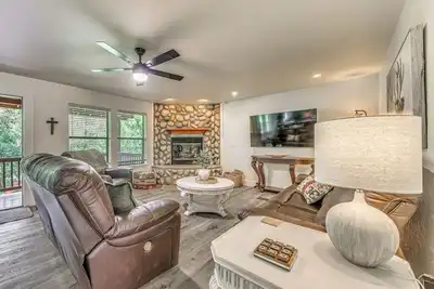 Image de 7 Mi to Ski Slopes: Modern Ruidoso Retreat!