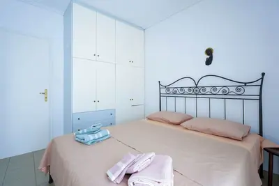 Image de Seaside Hideaway – 1br Apartment near Rodies Beach