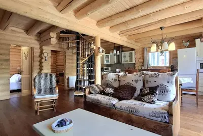 Image de Chalet spacieux avec parking sécurisé, proche de l'étang