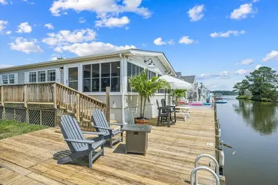 Image de New 4br Coastal Retreat | Bay Views, Shared Pool, & Free Daily Xplorie Fun!