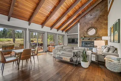 Sleeps 14+ | 7 bed, 6 bath | Sharc | Ev | Peloton