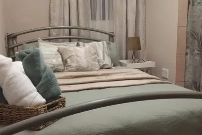 Image de Your tranquil Cosy Semi- detached  Guest wing  in Cape Town’s Northern Suburbs!