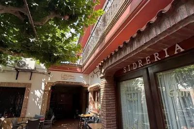 Image de Spacious 6-bedroom hotel in charming Ventas del Baño with WiFi. Bodega