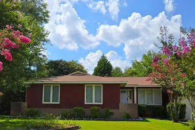 Image de Rouge Retreat - 8 Miles to Ft. Jackson, 7 Miles to Usc