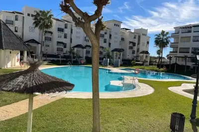 Image de Modern 2br apartment near beach & pool – family-friendly, WiFi & Ac