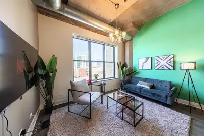 Image de Modern 2br w/ Skyline View  Near McCormick & Park