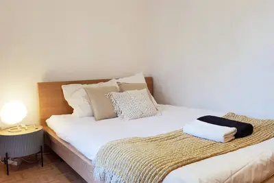 Image de Warm Wood-Tone Studio near Metro in Paris 13th / 1mn to Metro