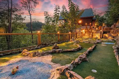 Image de *Pet-friendly 4bd w/ Views! Putt-Putt + Theater! *